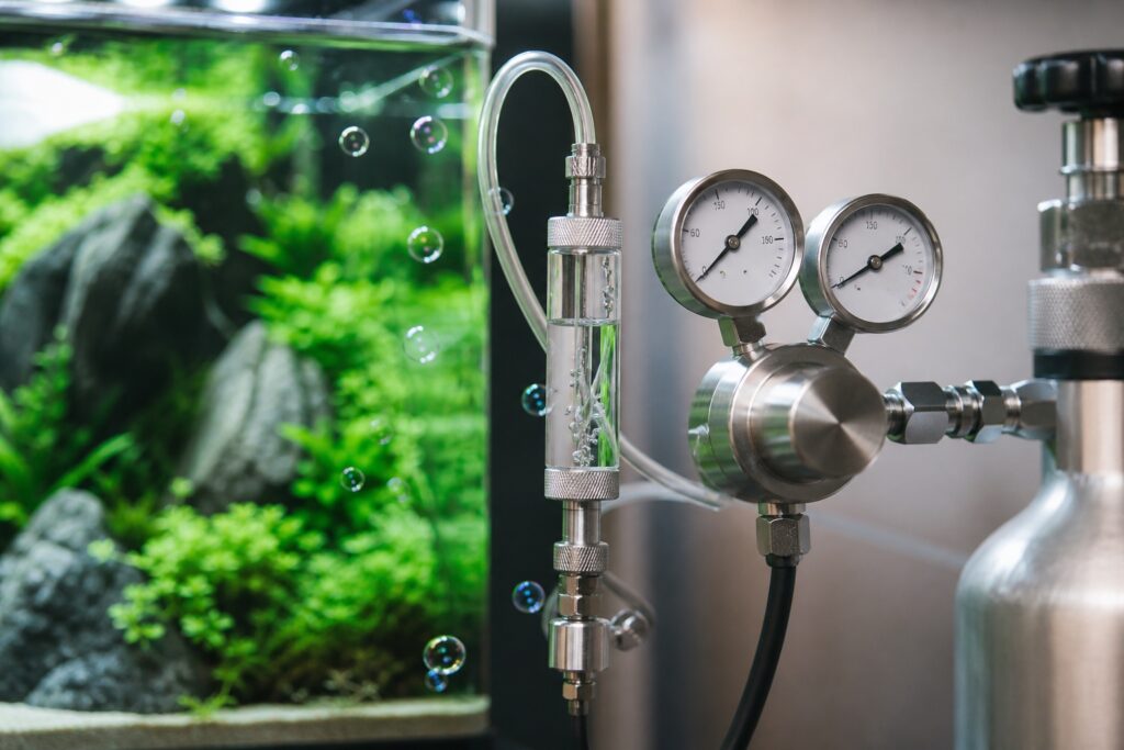 Aquarium CO2 regulator bubble counter leak check